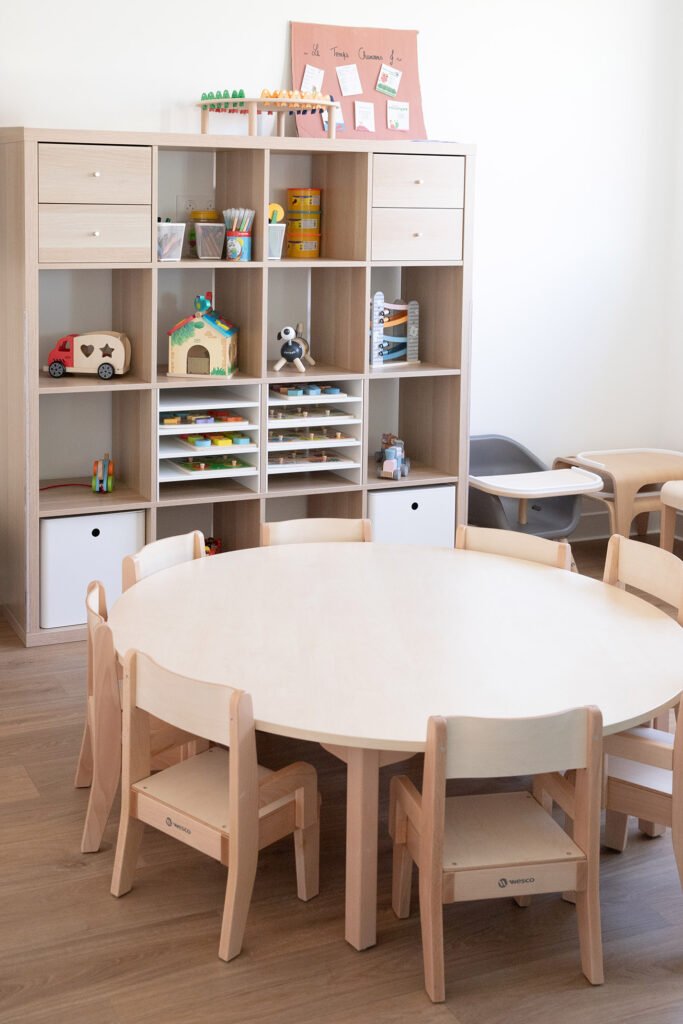 Coin repas et activités chez La P'tite Crèche